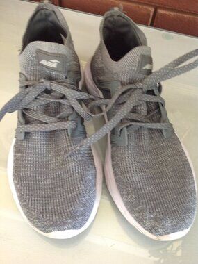 AVIA Womens Athletic Shoes Sz 8 Grey
